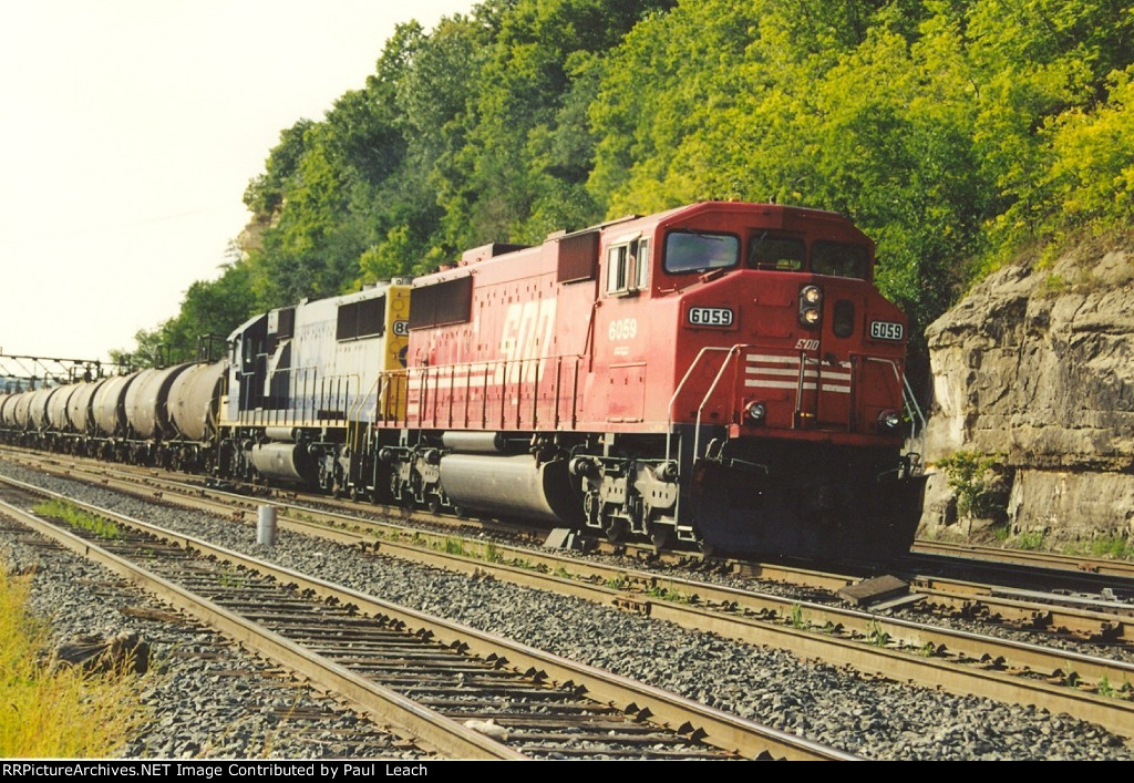 Unit sulfur loads roll east